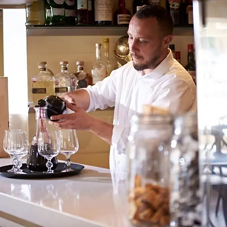 Valentino S Restaurant With Alojamento de Acomodação e Pequeno-almoço